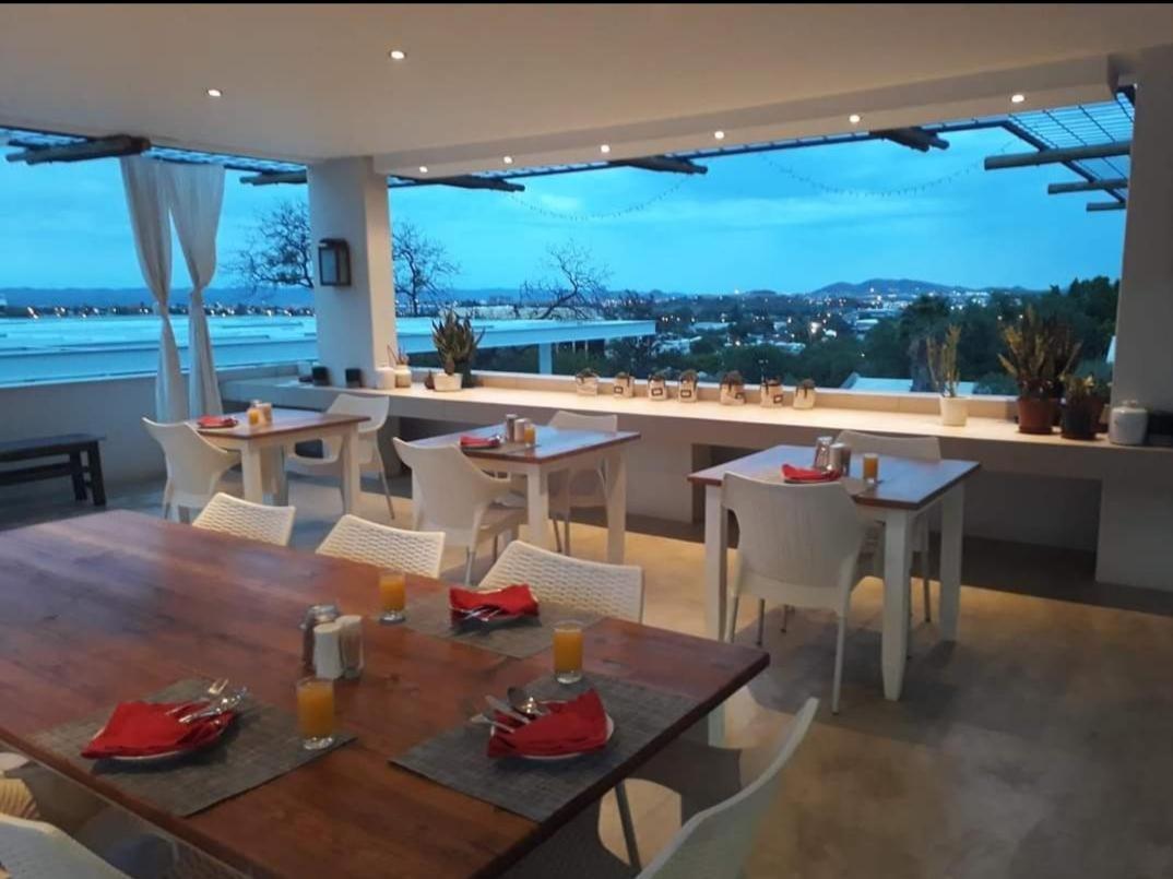 Villa Vista Guesthouse, Windhoek, Namibia Ngoại thất bức ảnh